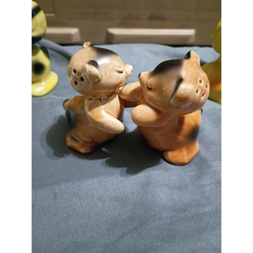 Vintage Van‎ Tellingen Huggers Salt and Pepper Shakers